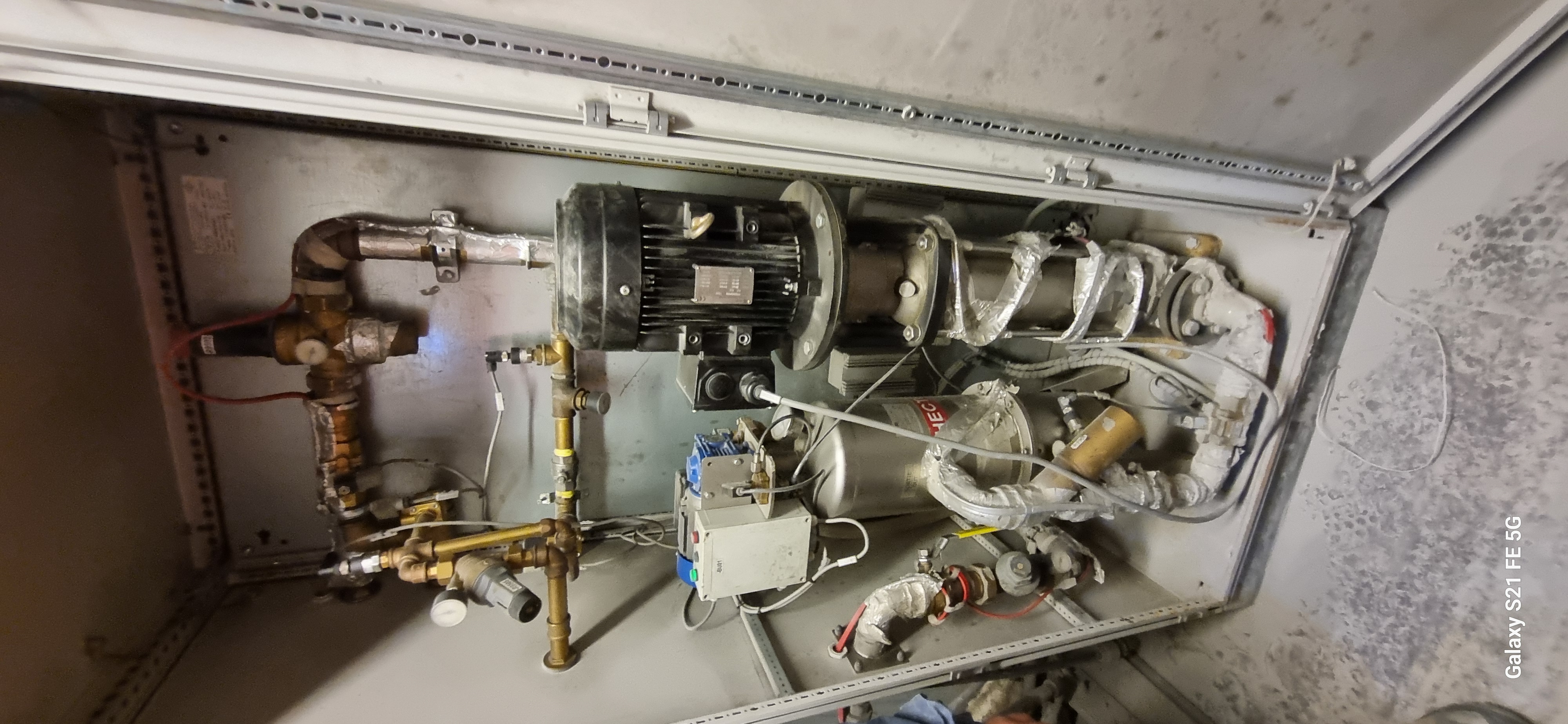 Servicio eléctrico en terreno