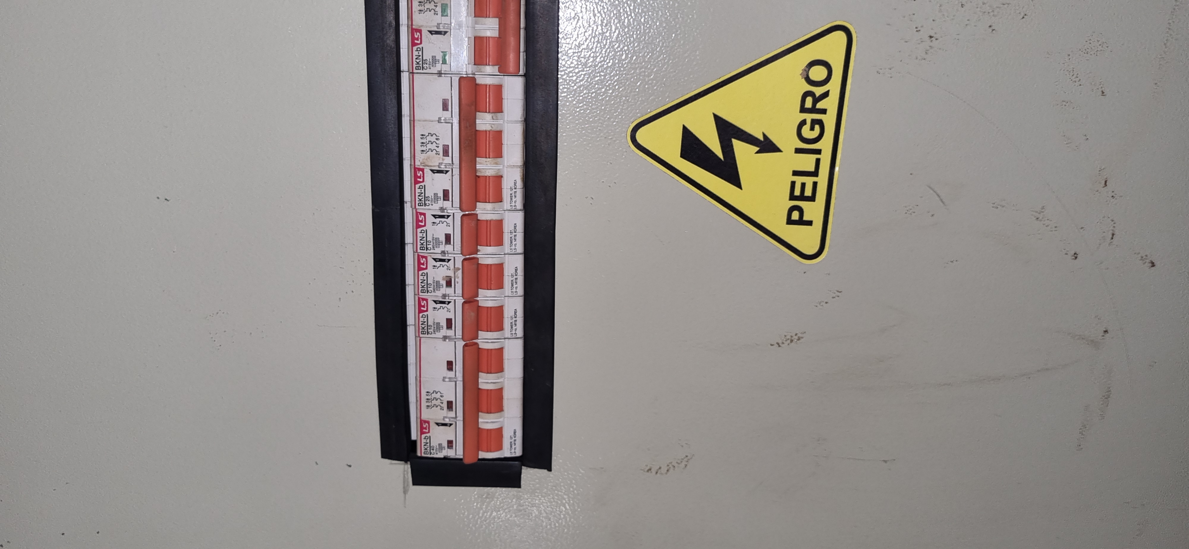 Trabajo técnico eléctrico