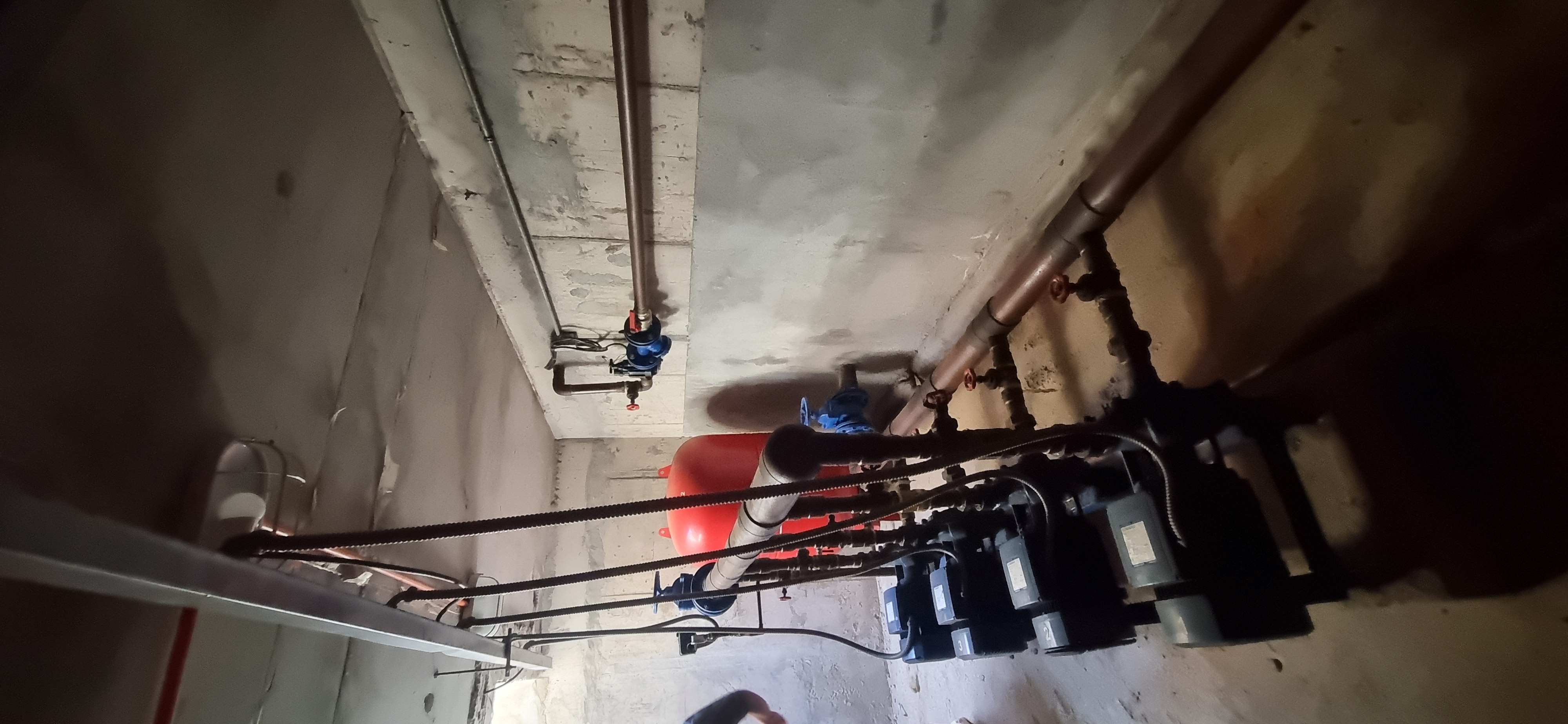 Servicio eléctrico en terreno